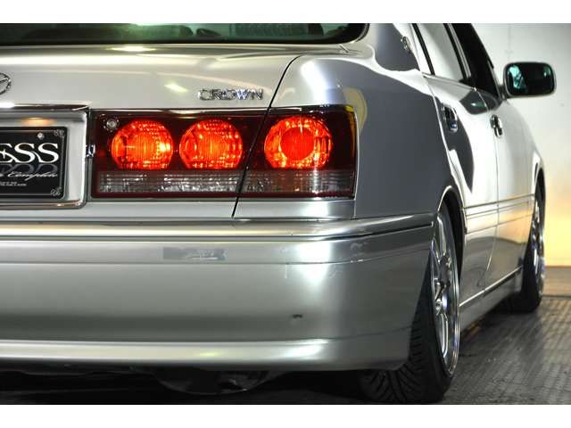 Toyota CROWN SEDAN 2001-01 28696-9