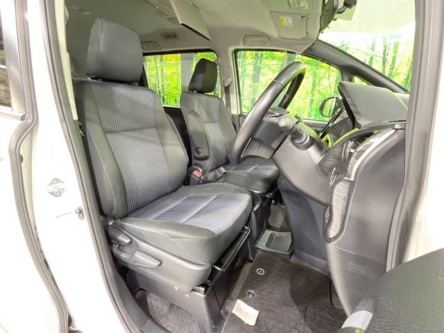Toyota VOXY 2015-07 18721-8