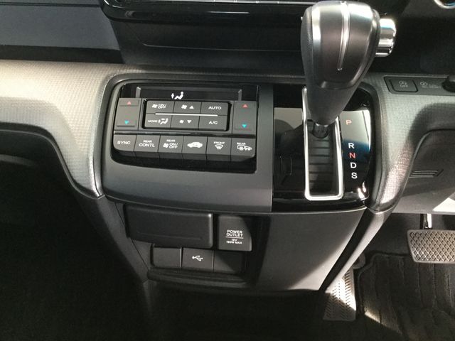 Honda e 2017-11 19928-18