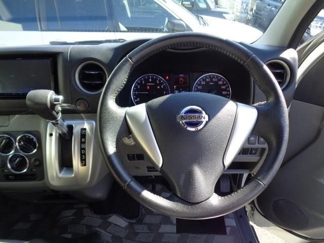 Nissan NV350 Caravan 2017-06 19378-3