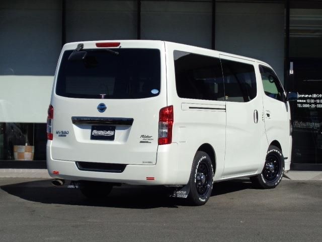 Nissan NV350 Caravan 2017-06 19378-2