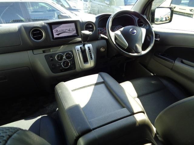Nissan NV350 Caravan 2017-06 19378-1