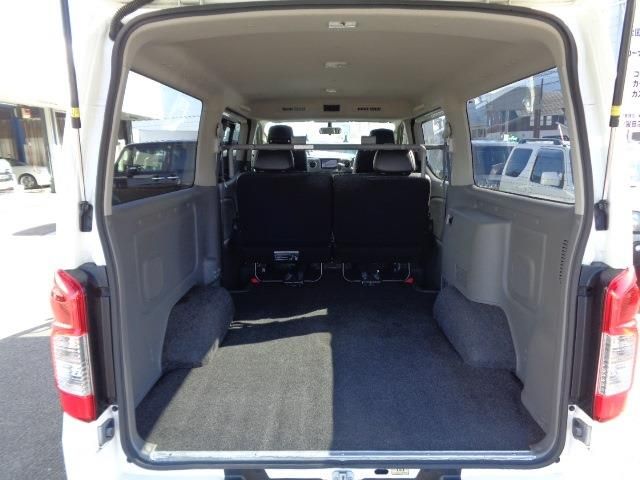 Nissan NV350 Caravan 2017-06 19378-10