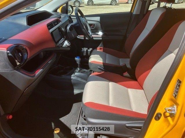 Toyota AQUA 2017-03 260411-12