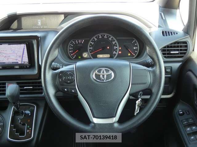 Toyota NOAH 2015-01 279549-12