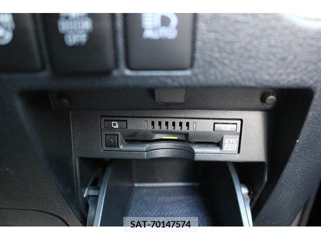 Toyota VELLFIRE 2017-03 223798-3