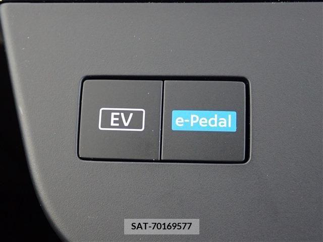 Nissan SERENA 2023-06 336439-18