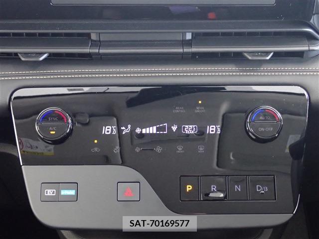 Nissan SERENA 2023-06 336439-16
