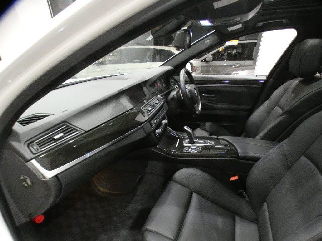 Bmw 5 SERIES 2011-02 187976-1