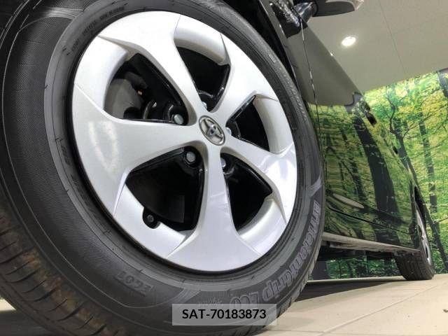Toyota PRIUS 2014-04 281866-13