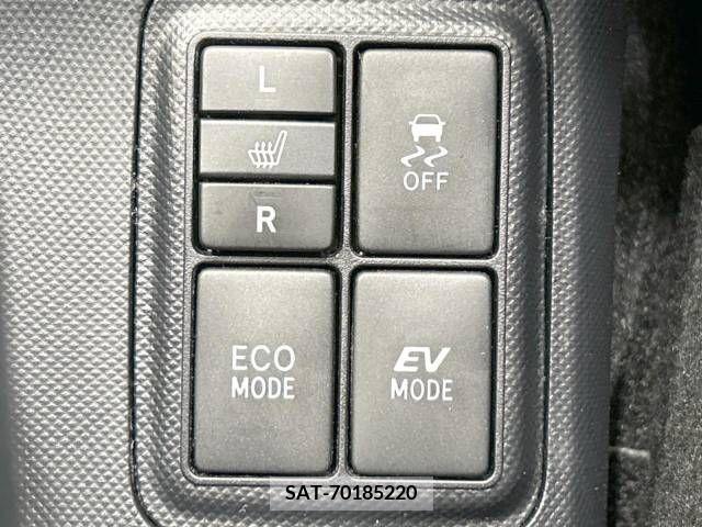 Toyota AQUA 2015-08 346859-4