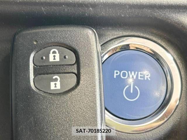 Toyota AQUA 2015-08 346859-7
