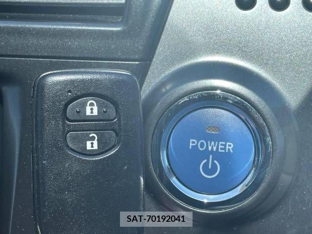 Toyota PRIUS ALPHA 2014-10 366767-5