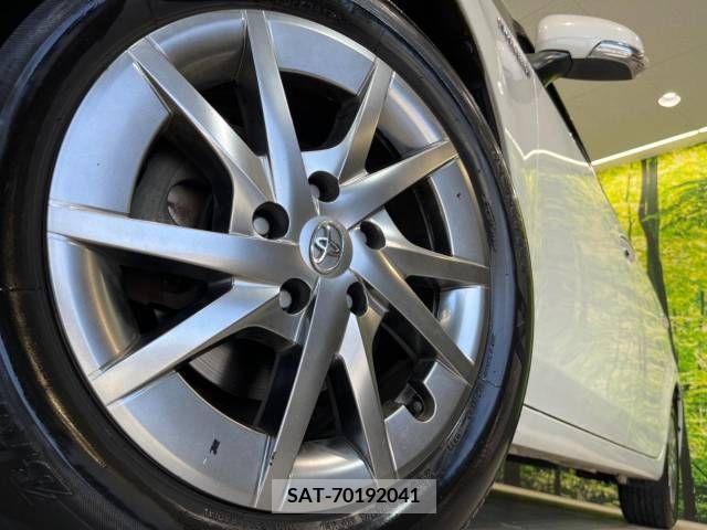 Toyota PRIUS ALPHA 2014-10 366767-13