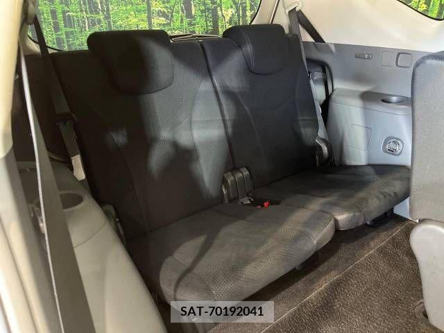 Toyota PRIUS ALPHA 2014-10 366767-9