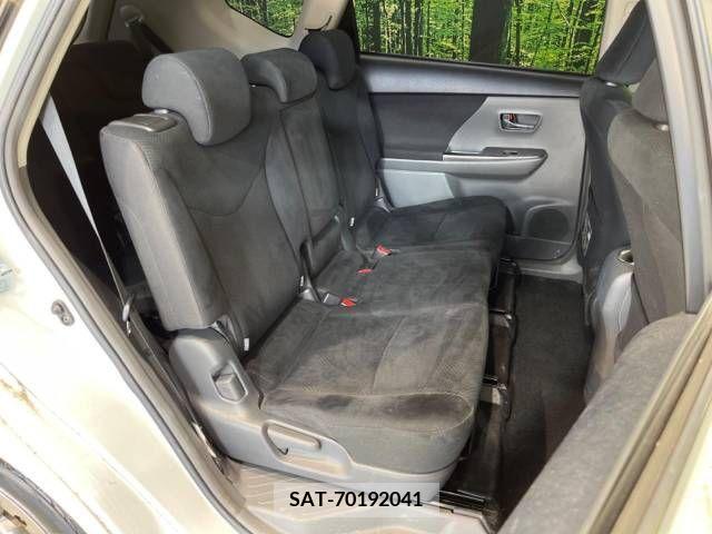 Toyota PRIUS ALPHA 2014-10 366767-8
