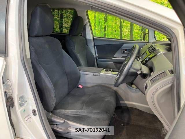 Toyota PRIUS ALPHA 2014-10 366767-7