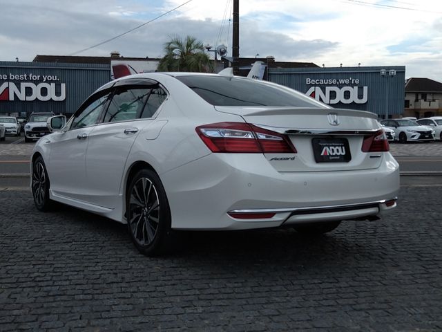 Honda ACCORD HYBRID 2017-10 8477-2