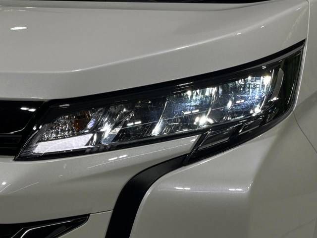 Toyota NOAH 2023-04 195622-12