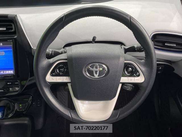 Toyota PRIUS 2016-04 322616-11