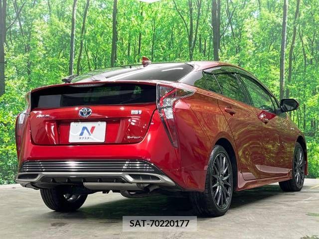 Toyota PRIUS 2016-04 322616-17