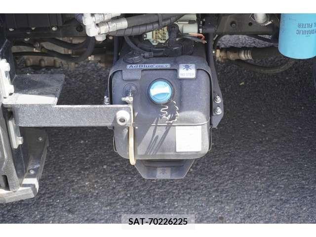 Mitsubishi CANTER 2018-03 342406-15