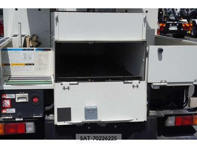 Mitsubishi CANTER 2018-03 342406-19