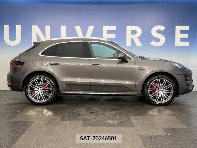 Porsche MACAN 2015-03 320067-15