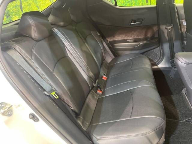 Toyota C-HR 2018-08 196372-11