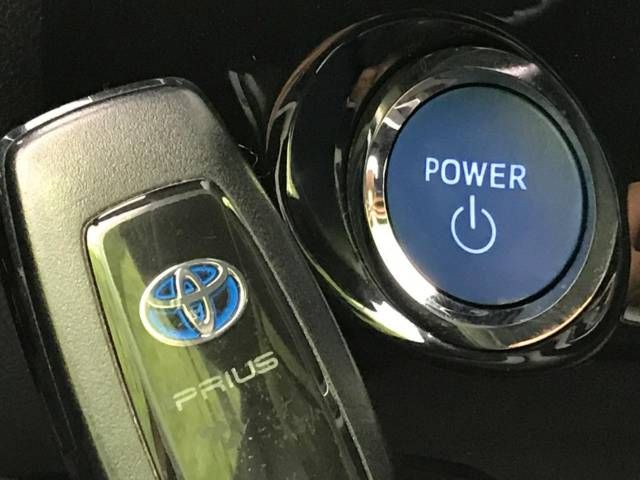 Toyota PRIUS 2017-07 6590-8