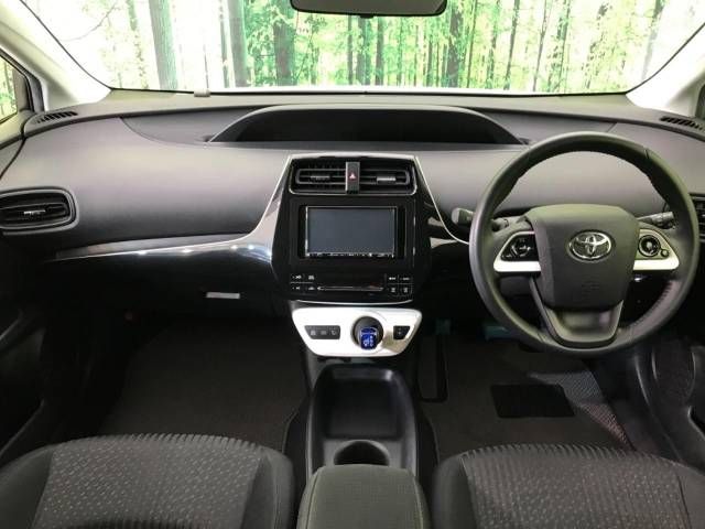 Toyota PRIUS 2017-07 6590-1