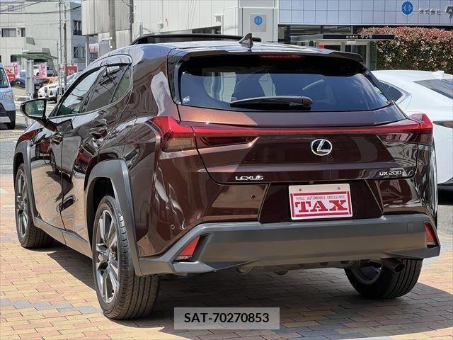 Lexus UX 2020-06 277857-4