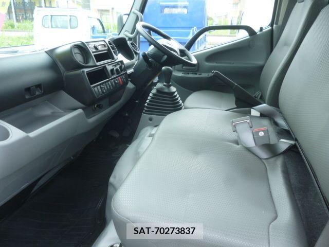 Hino DUTRO 2023-09 348122-19