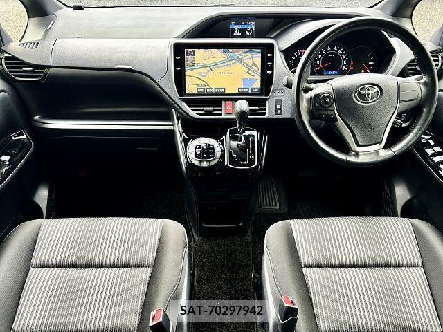 Toyota VOXY 2017-10 339452-1