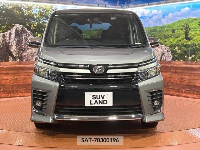 Toyota VOXY 2017-03 288974-11
