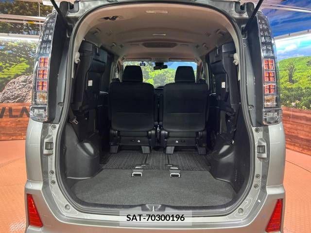 Toyota VOXY 2017-03 288974-10