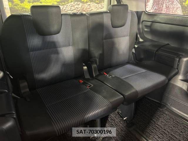 Toyota VOXY 2017-03 288974-8