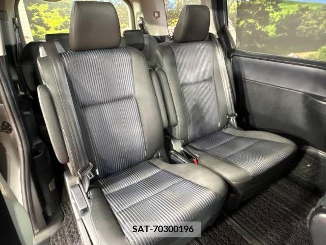 Toyota VOXY 2017-03 288974-7