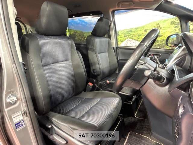 Toyota VOXY 2017-03 288974-6