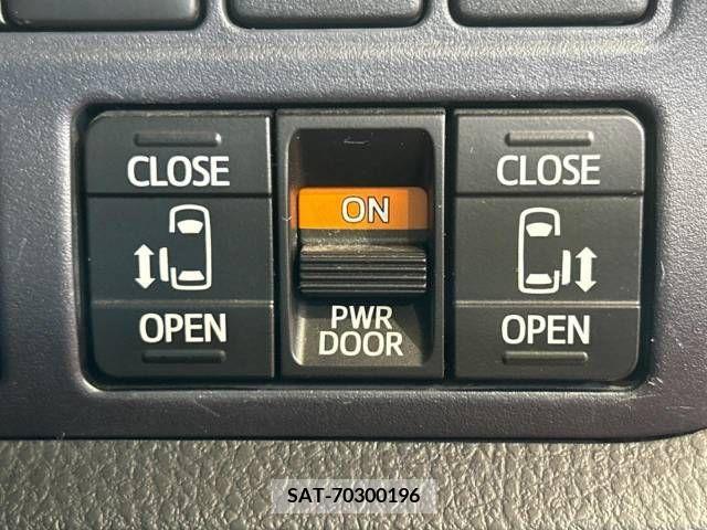 Toyota VOXY 2017-03 288974-5