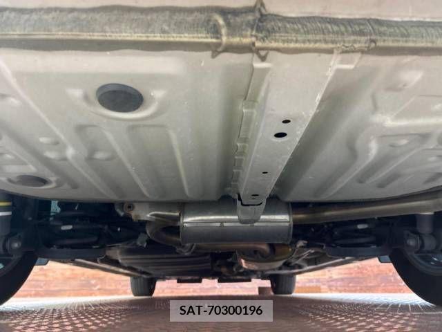 Toyota VOXY 2017-03 288974-19