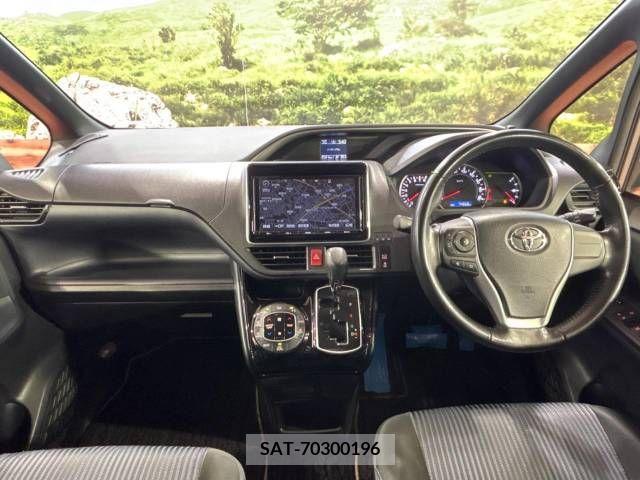 Toyota VOXY 2017-03 288974-1