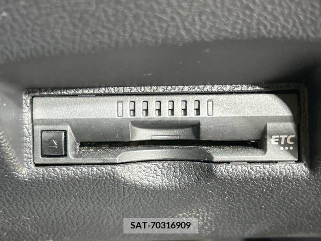 Toyota PRIUS 2021-02 373899-6