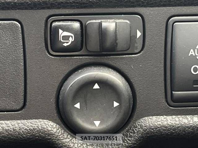 Nissan NOTE 2013-06 302313-5