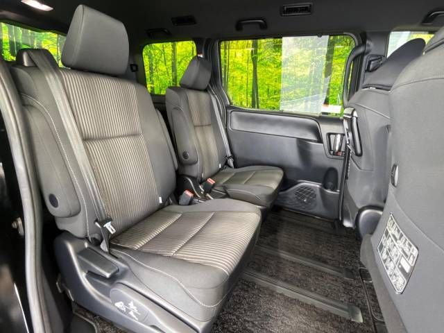 Toyota VOXY 2017-12 21998-9