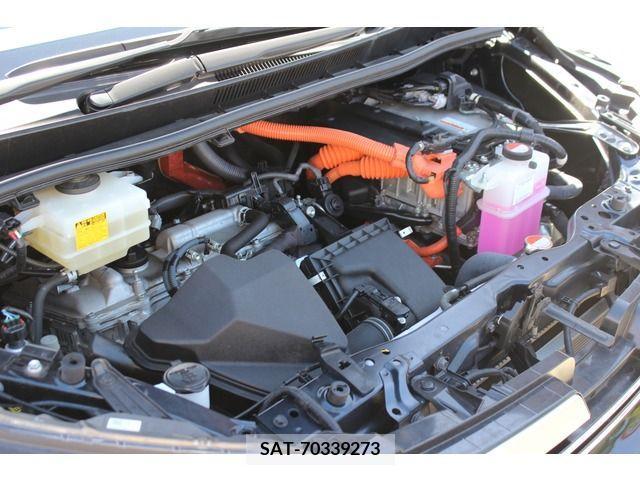 Toyota VOXY HYBRID 2016-09 239597-3