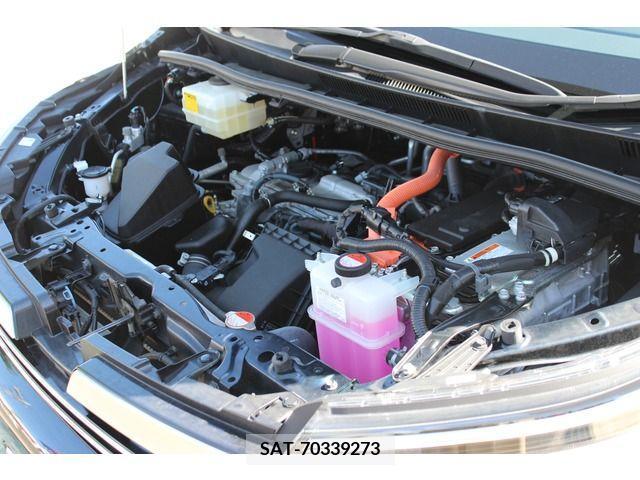 Toyota VOXY HYBRID 2016-09 239597-4
