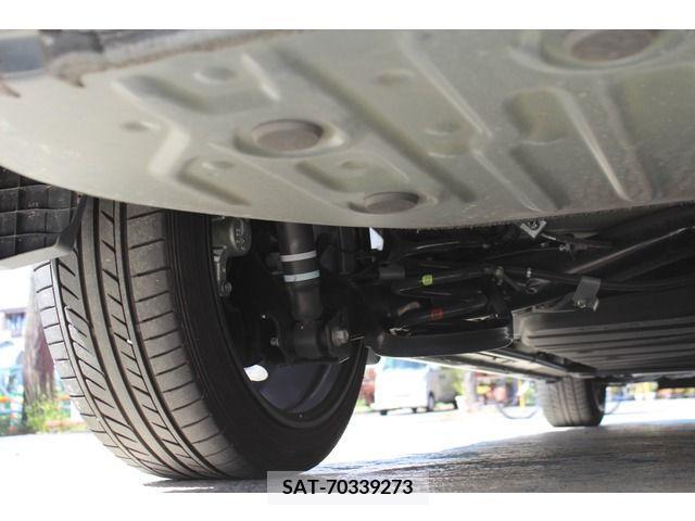 Toyota VOXY HYBRID 2016-09 239597-8