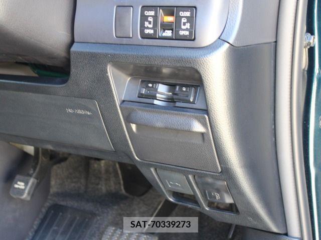 Toyota VOXY HYBRID 2016-09 239597-14