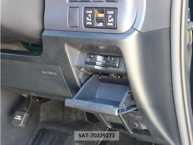 Toyota VOXY HYBRID 2016-09 239597-15